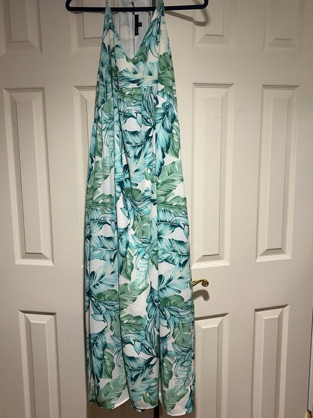Gibson Tropical Leaf Print Maxi Dress in Green and White